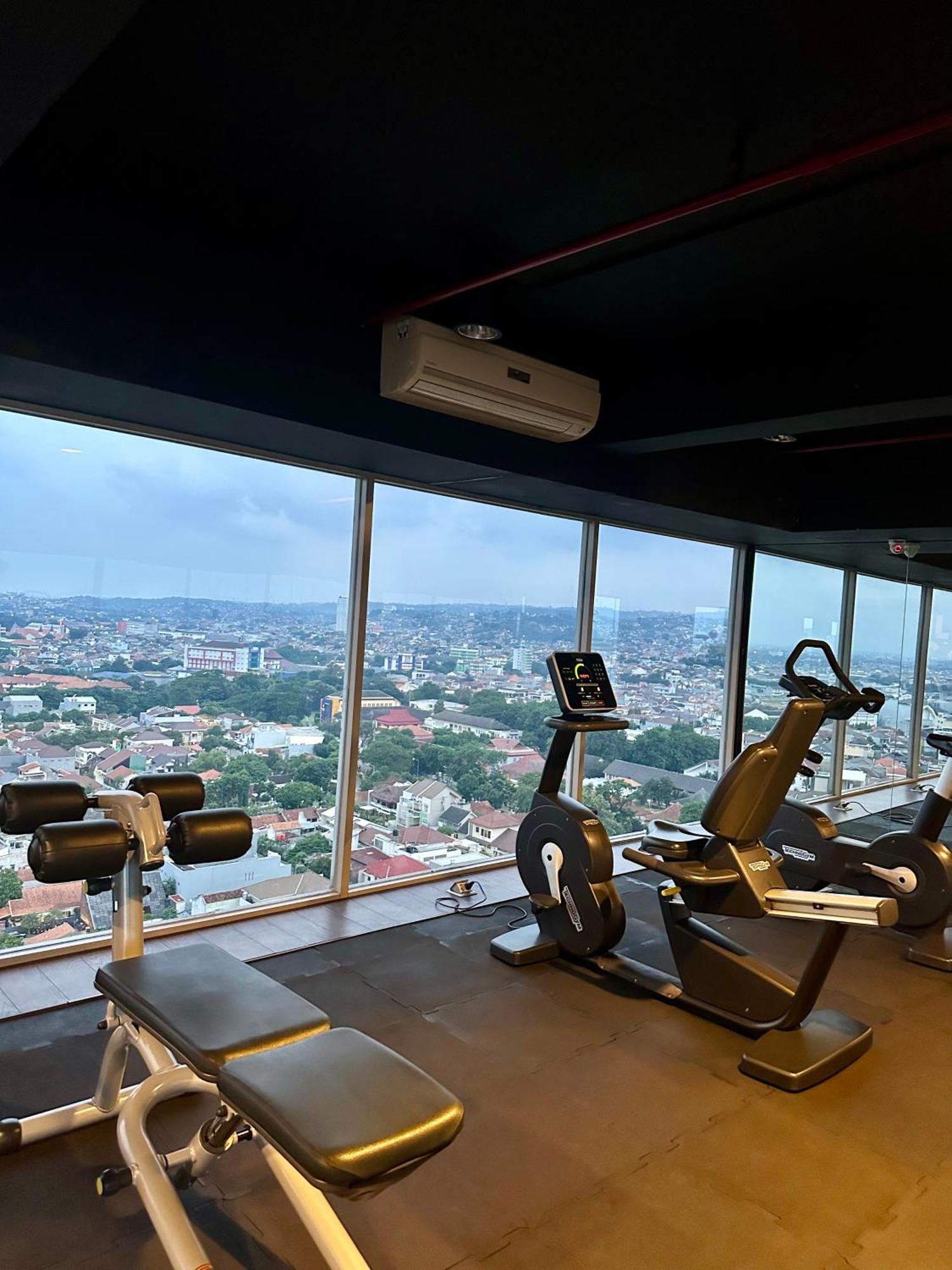 Kumu Warhol Simpang Lima Apartemen Semarang