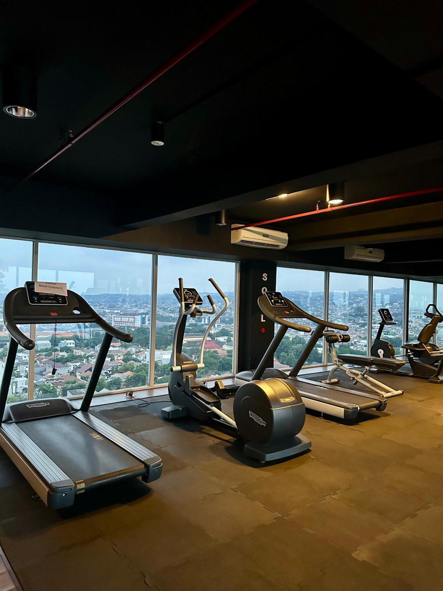 Kumu Warhol Simpang Lima Apartemen Semarang